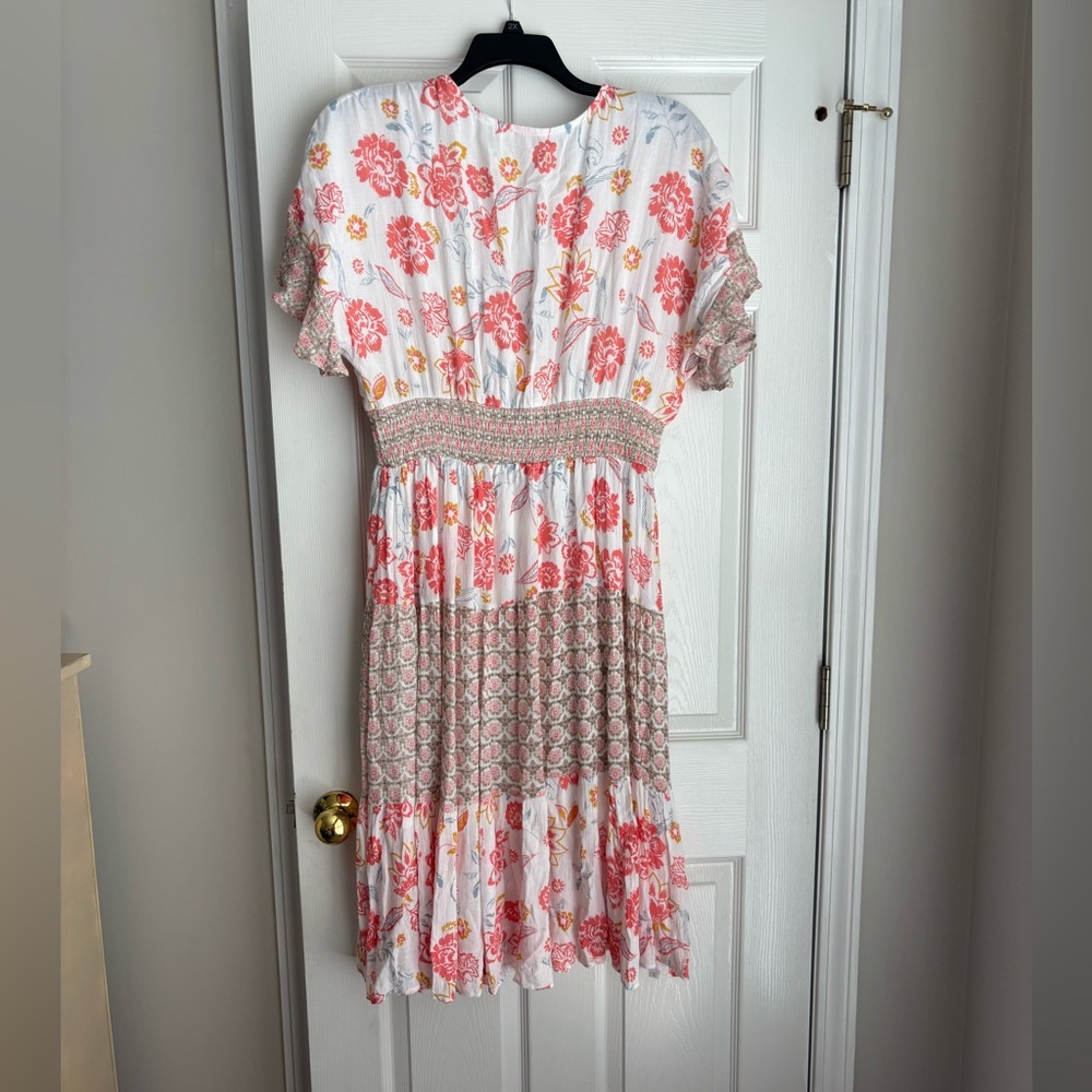 Chic Floral Midi Dress - White and Pink - Picture 2 of 2